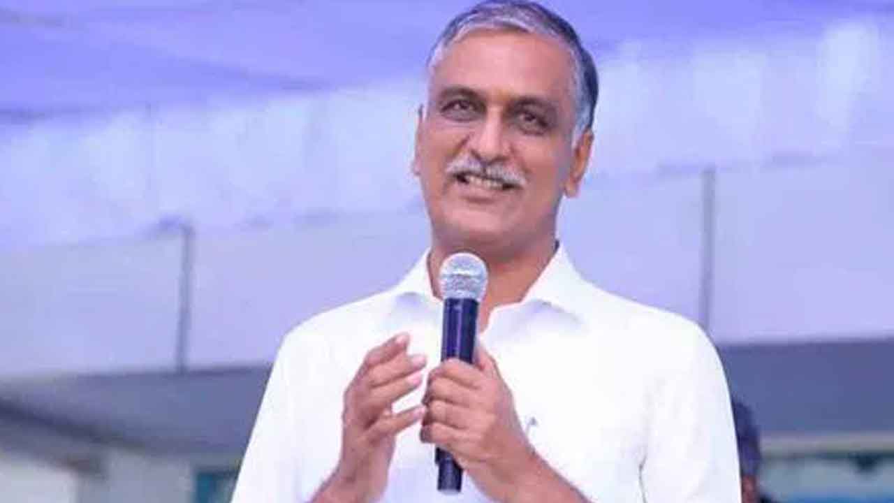 సీఎం అనుచరులుగా మారిన పోలీసులు!