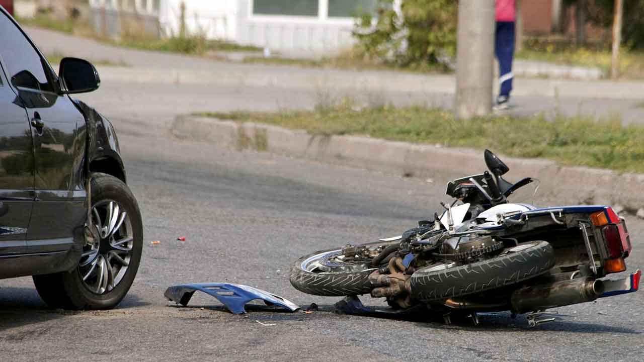 Road Accidents | యాక్సిడెంట్లలో టూవీలర్లతోనే మరణాలెక్కువ.. ప్రాణం తీస్తున్న హెల్మెట్‌ లేని ప్రయాణాలు!