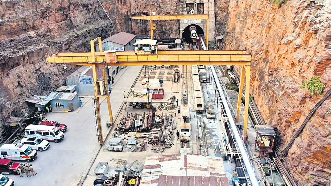 SLBC Tunnel | బాకీలు కట్టి బాటలేసిందే బీఆర్ఎస్.. రెండు దఫాలుగా 200 కోట్ల అడ్వాన్స్ చెల్లింపు