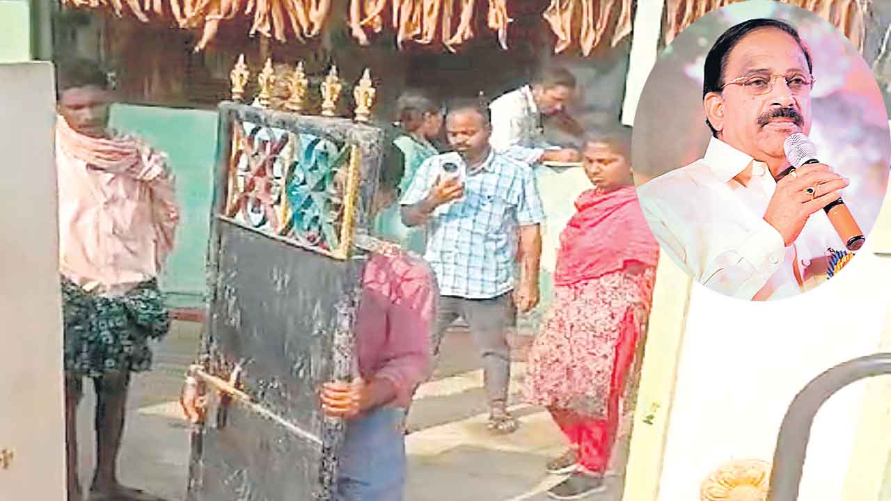 Tummala Nageswara Rao | బ్యాంకర్లు రైతు గేటు తీసుకెళ్లడం ప్రభుత్వానికి అవమానకరం: మంత్రి తుమ్మల