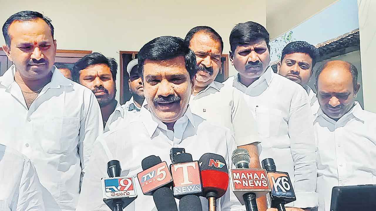 రాష్ట్ర సాధకుడిపై విమర్శలా?