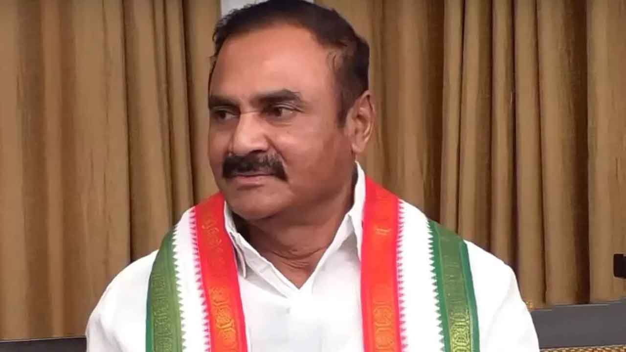 మా ఇల్లు కూలగొట్టొద్దు ప్రజావాణిలో కాంగ్రెస్‌ నేత చంద్రశేఖర్‌రెడ్డి