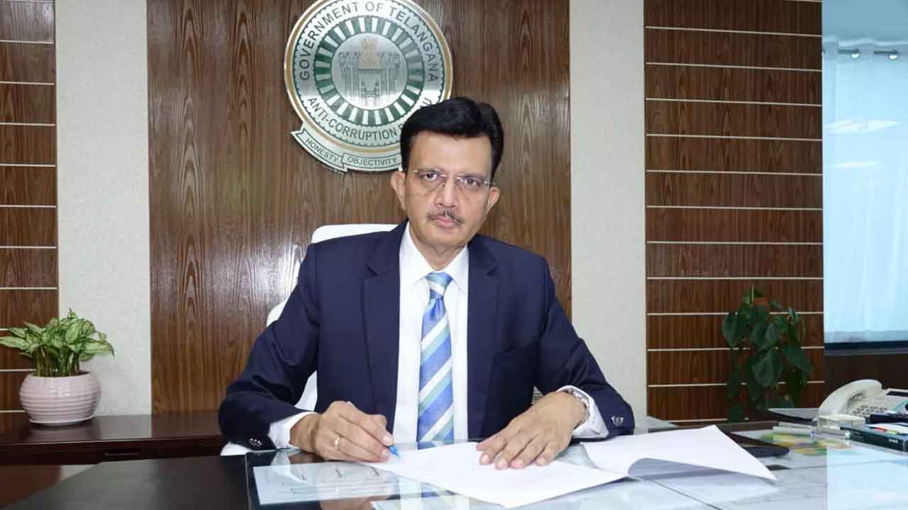 ఏసీబీ అధికారులమంటూ ఫోన్లతో బురిడీ