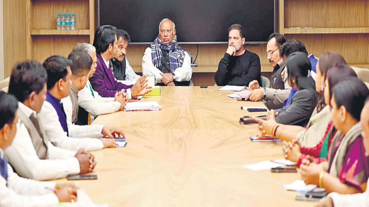 Revanth Reddy | జార్ఖండ్‌ ఎమ్మెల్యేలకు రెడ్‌కార్పెట్‌.. సీఎం రేవంత్‌కు అపాయింట్‌మెంట్‌ ఇవ్వని రాహుల్‌!