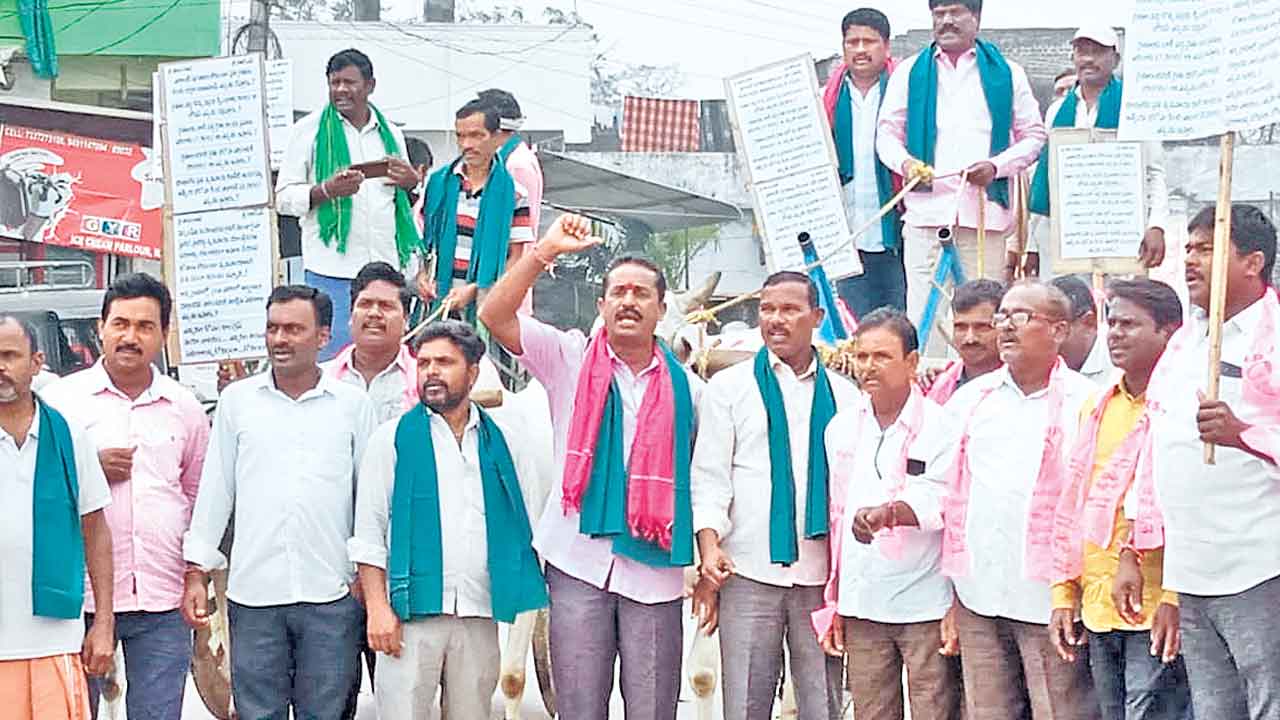 కాంగ్రెస్‌ సర్కారుపై భగ్గుమన్న రైతులు