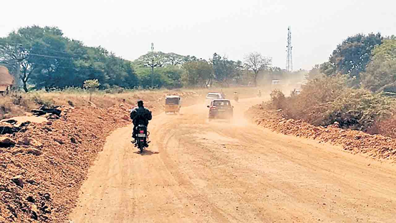నత్తనడకన రోడ్డు విస్తరణ పనులు