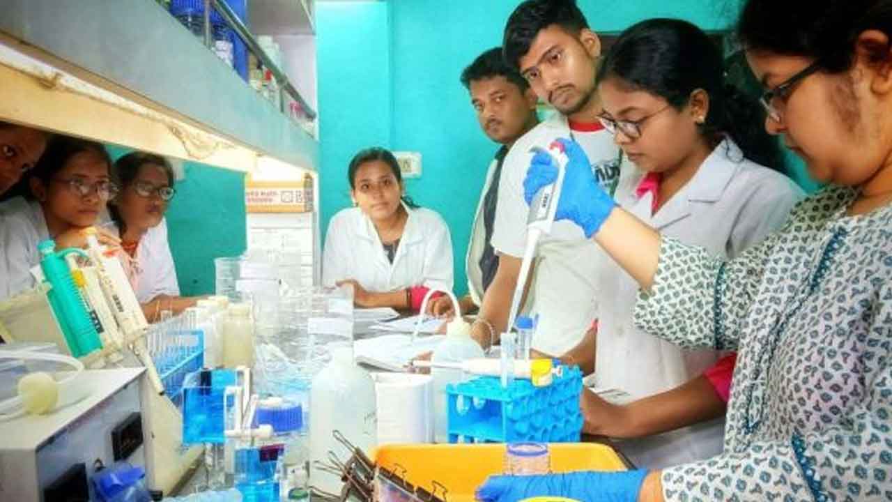 కెమిస్ట్రీ విద్యార్థులకు ఫార్మా పరిశ్రమల్లో ఇంటర్న్‌షిప్‌