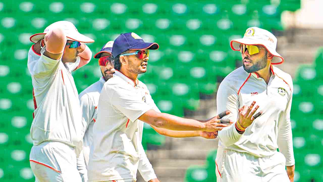 విదర్భకు భారీ ఆధిక్యం