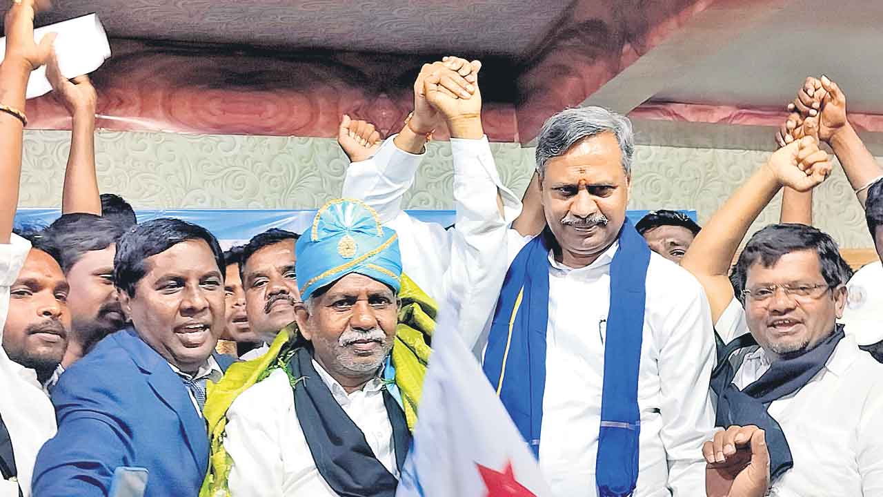 ముఖ్యమంత్రి మాట నిలబెట్టుకోవాలి