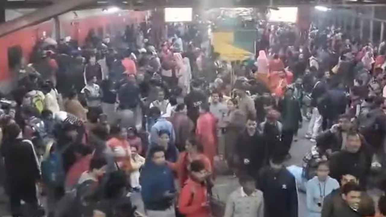 New Delhi railway station | ఢిల్లీ రైల్వేస్టేషన్‌లో తొక్కిసలాట