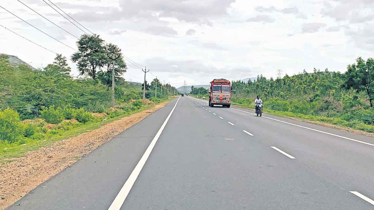 మెదక్‌-ఎల్లారెడ్డి రోడ్డు విస్తరణకు లైన్‌క్లియర్‌