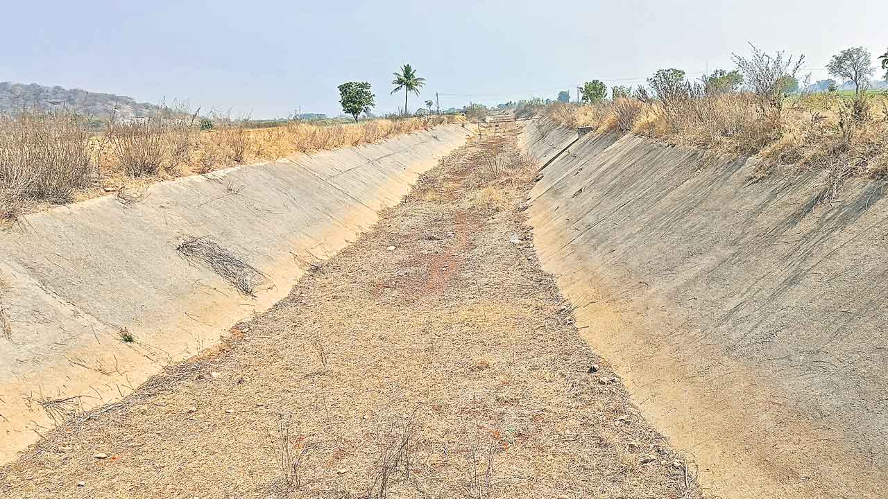 సాగునీటి కోసం కలెక్టరేట్‌కు