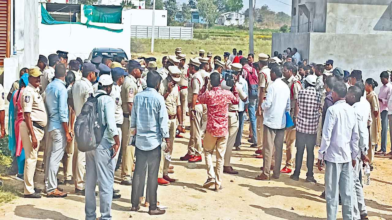Kodangal | 146 ఎకరాలు.. 300 మంది పోలీసులు.. రైతులు లేకుండానే పట్టాభూముల్లో అధికారుల సర్వే