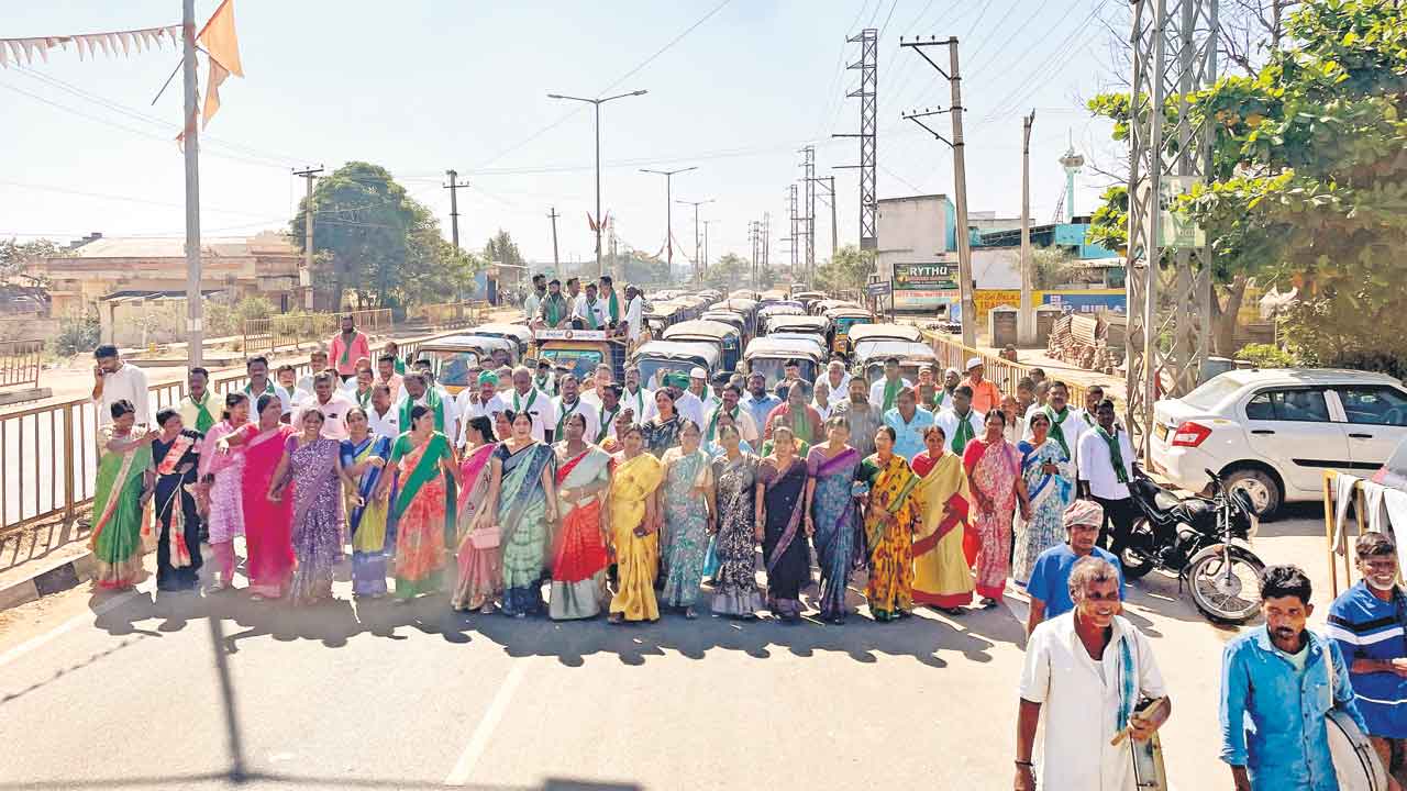 ఉద్రిక్తంగా డంపింగ్యార్డు ముట్టడి