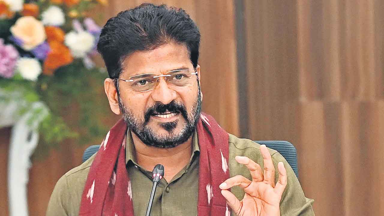 Revanth Reddy | నన్ను విలన్‌లా చూస్తున్నరు.. వాళ్లను మంచోళ్లుగా పొగుడుతున్నరు: సీఎం రేవంత్‌రెడ్డి