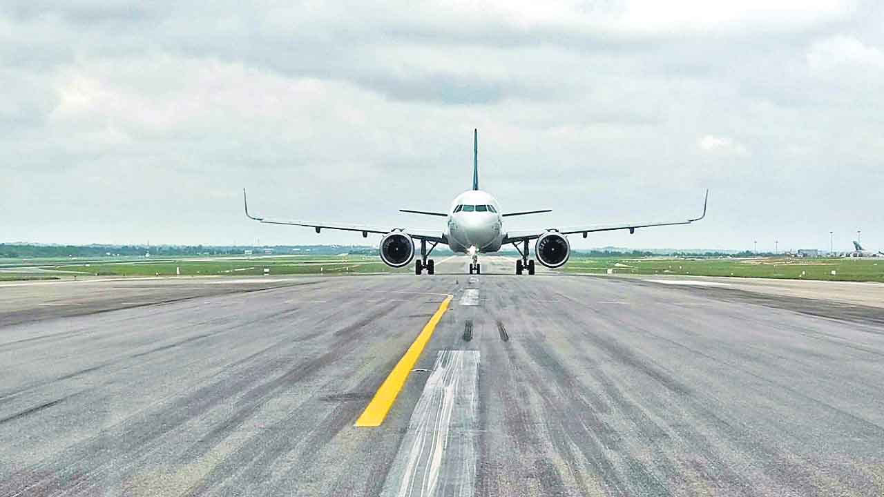 విమానాశ్రయంలో రన్‌వే అప్‌గ్రేడ్‌ పూర్తి