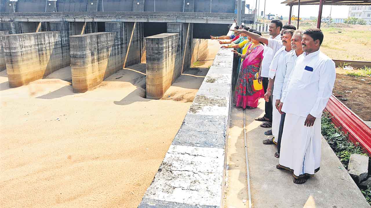 ఎట్లున్న మేడిగడ్డ ఎట్లయిపాయె!