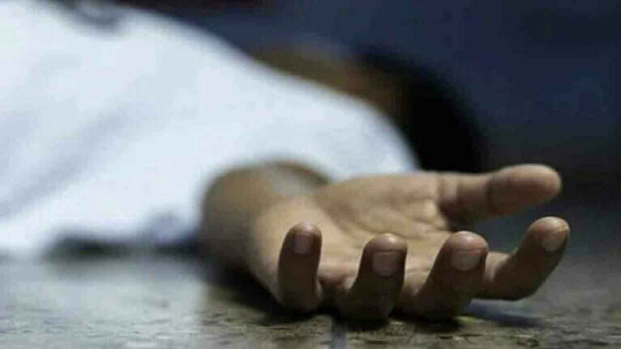 ముగ్గురు రైతుల ఆత్మహత్య