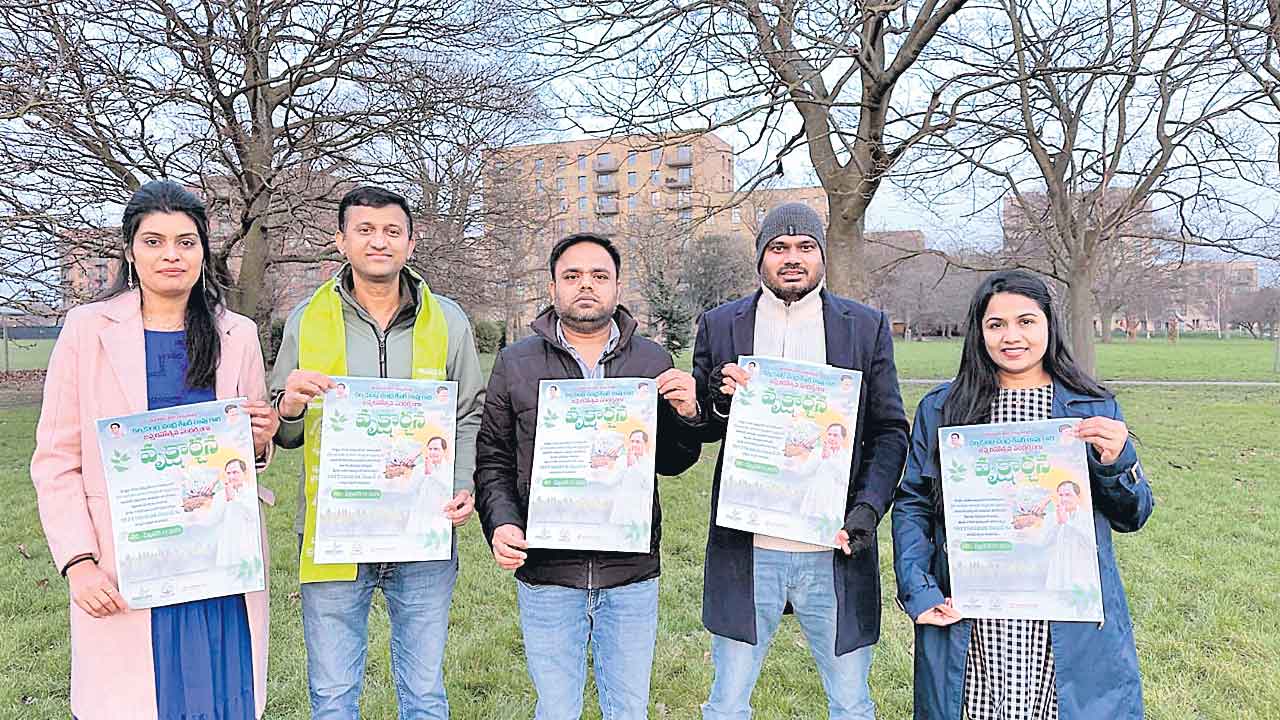 మొక్కలు నాటి.. కేసీఆర్‌కు కానుక ఇద్దాం