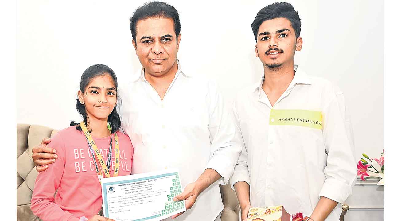 తైక్వాండో ఛాంపియన్‌ హాసినికి కేటీఆర్‌ అభినందనలు