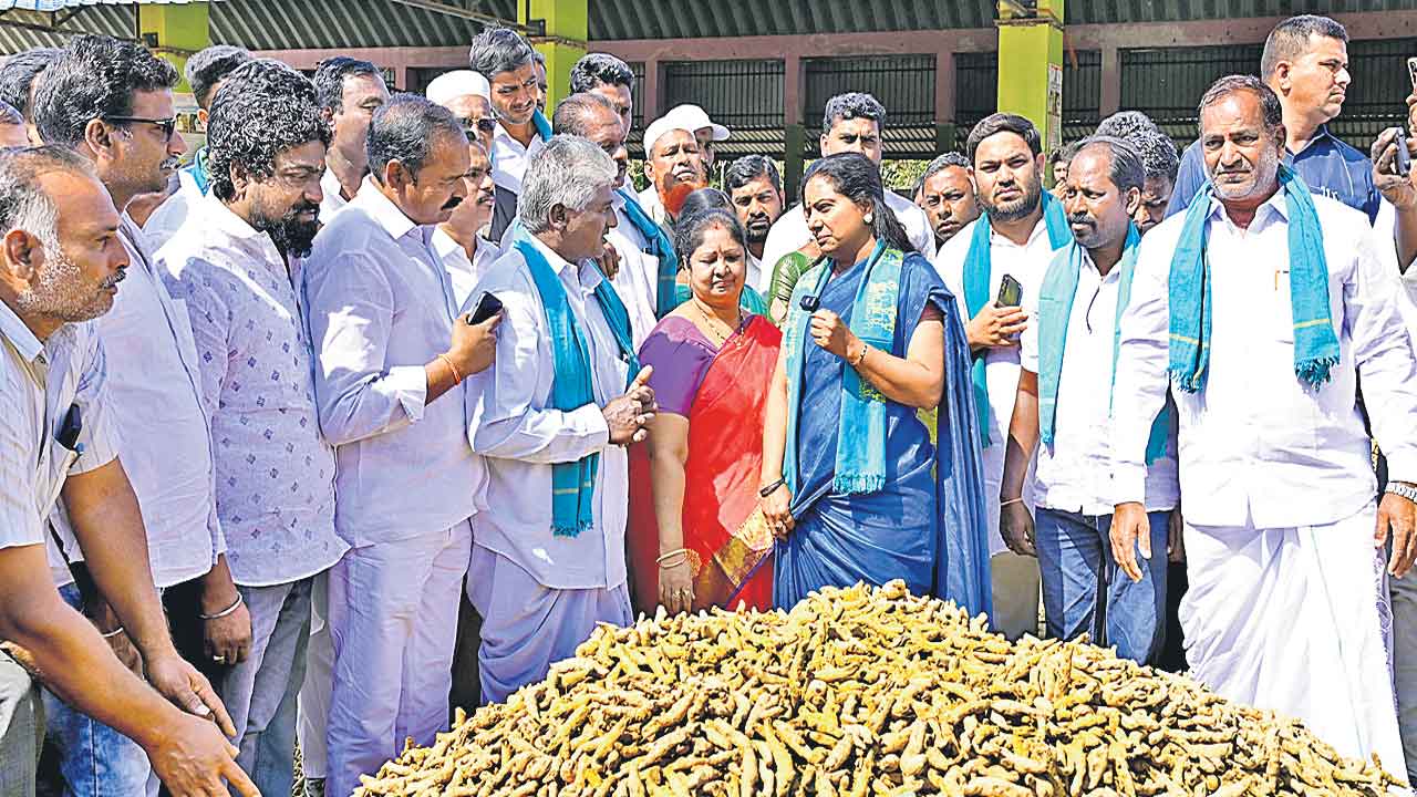 పసుపు రైతులకు బోనస్‌ ఇవ్వాలి