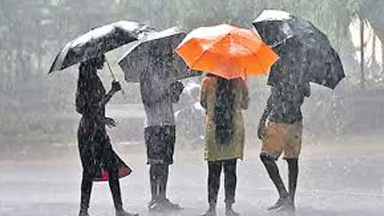 Rains | బంగాళాఖాతంలో ఆవర్తనం.. వేసవి ముందు ఆ ప్రాంతాల్లో భారీ వర్షాలు!