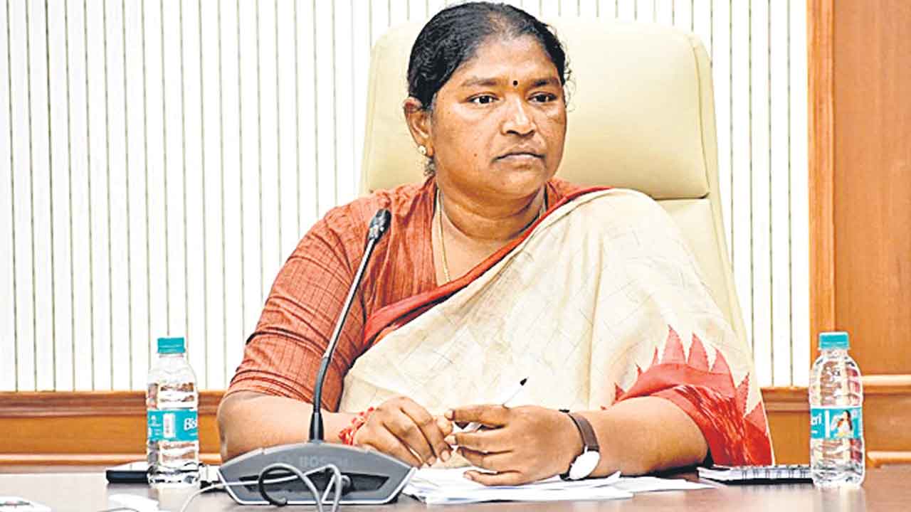 గిరిజన సంక్షేమ నిధులు మళ్లించొద్దు