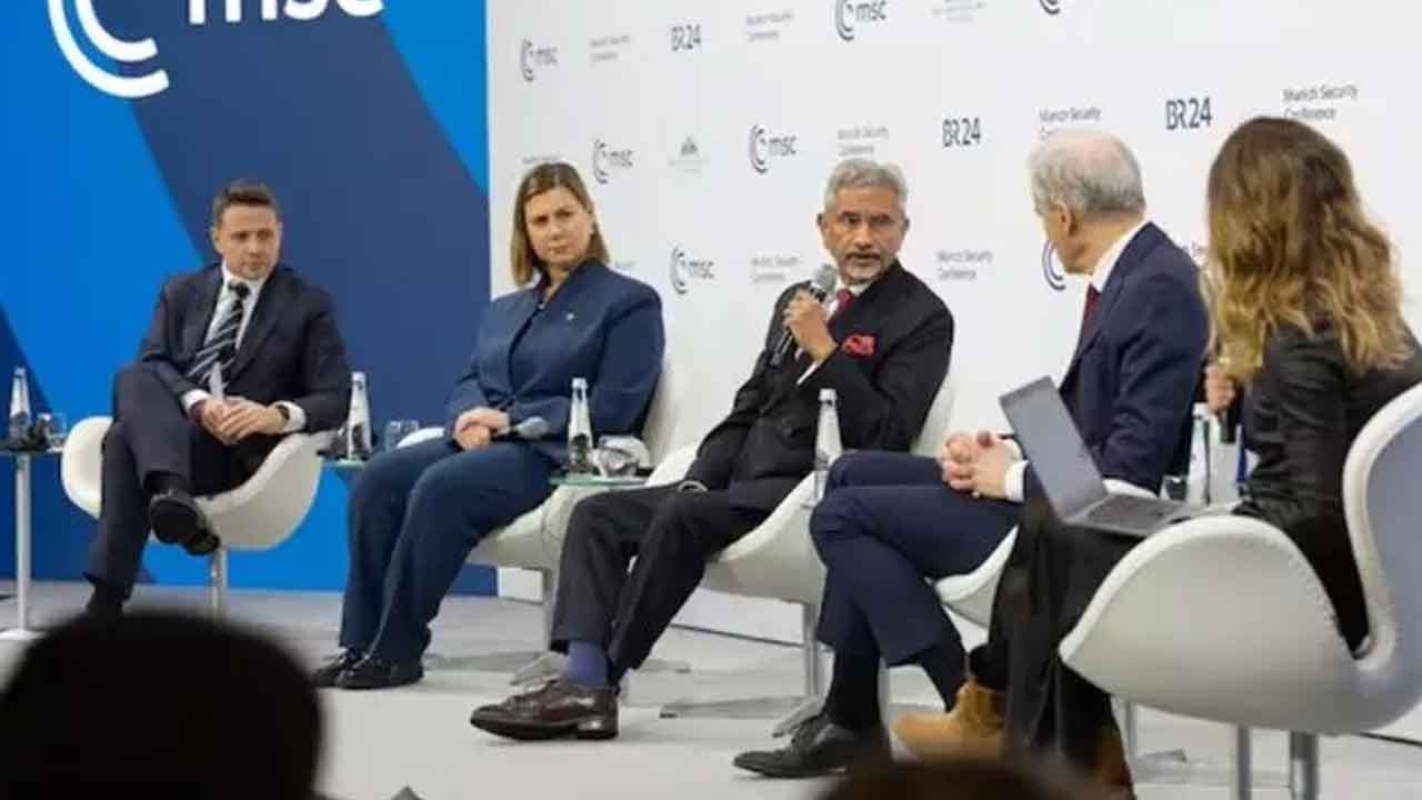 ఆకలి తీరుస్తున్న ప్రజాస్వామ్యం!