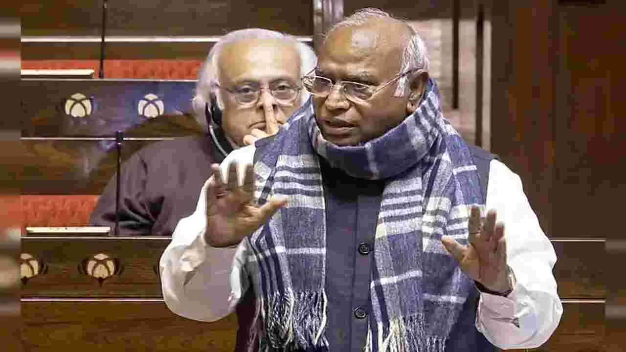 నోర్మూసుకొని కూర్చో బీజేపీ ఎంపీ నీరజ్‌పై ఖర్గే ఆగ్రహం