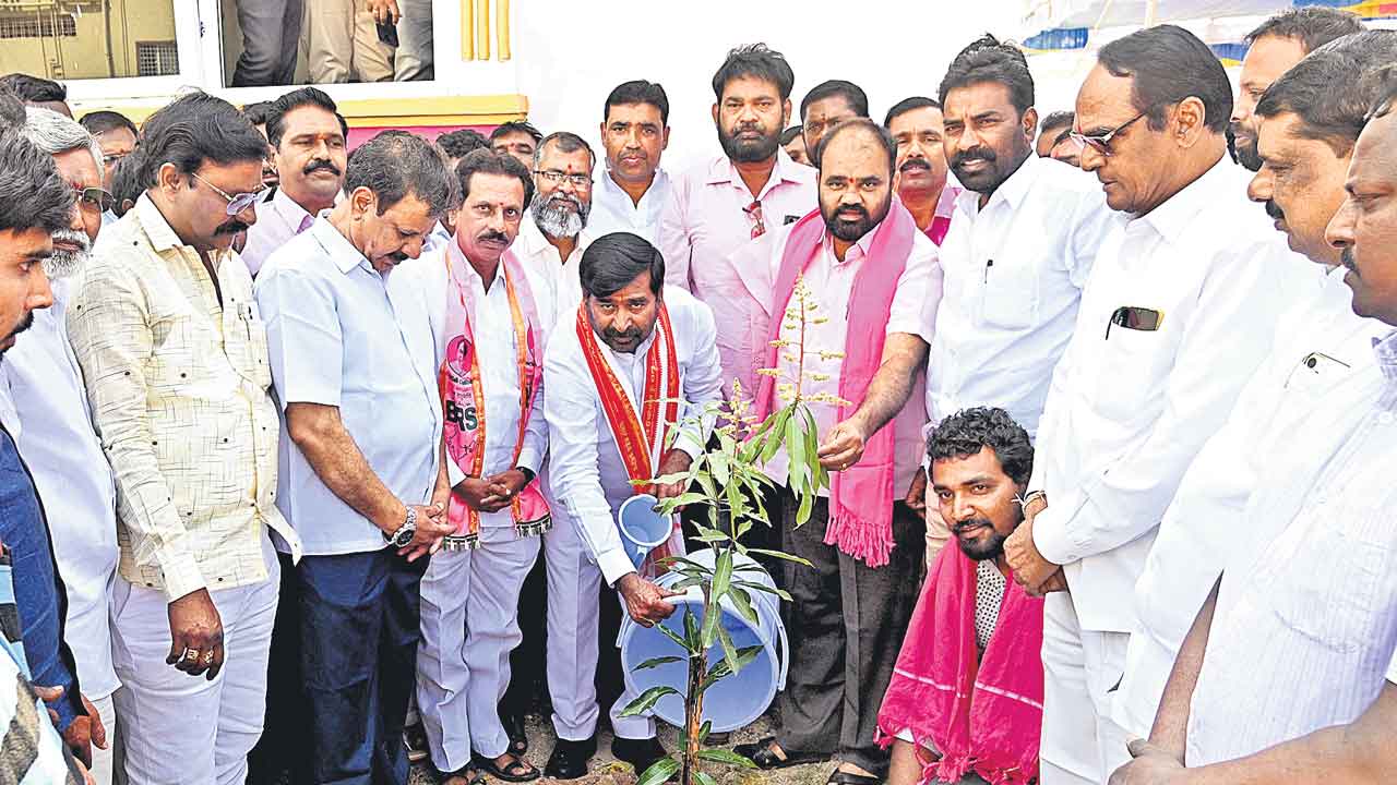 కేసీఆర్‌కు పుట్టినరోజు శుభాకాంక్షల వెల్లువ