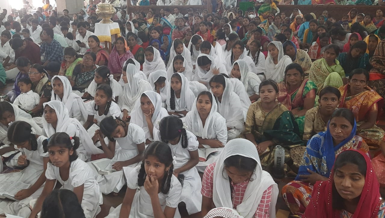 Medak Church | భక్త జన సందోహం.. యేసయ్య నామస్మరణలతో హోరెత్తిన మెదక్‌ చర్చి