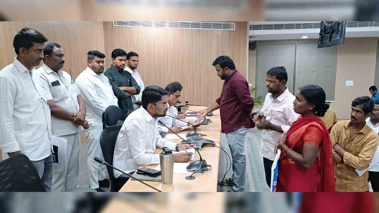 Prajavani | ప్రజల ఫిర్యాదులను వేగంగా పరిష్కరించాలి: వనపర్తి జిల్లా కలెక్టర్‌ ఆదర్శ సురభి