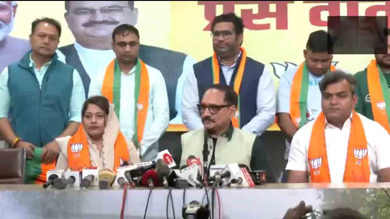 AAP Councillors | ఢిల్లీ మేయర్‌ ఎన్నికలకు ముందు ఆప్‌కు షాక్‌.. బీజేపీలోకి ఆమ్‌ ఆద్మీ పార్టీ కౌన్సిలర్‌లు