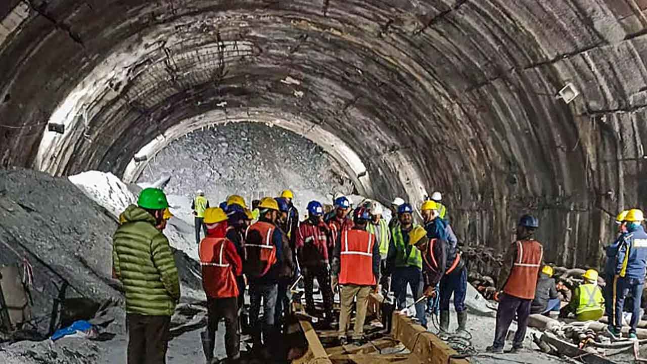 Uttarkashi Tunnel | ఉత్తరకాశీ టన్నెల్‌లో చిక్కుకున్న మూడో వంతు కార్మికుల్లో మానసిక సమస్యలు!