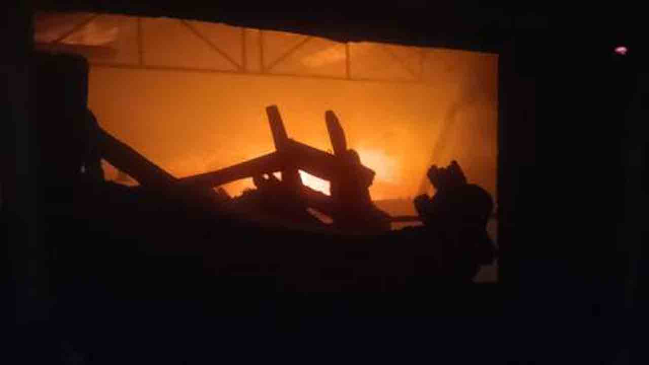 Amangal | గోదాములో చెలరేగిన మంటలు.. భారీగా ఆస్తి నష్టం