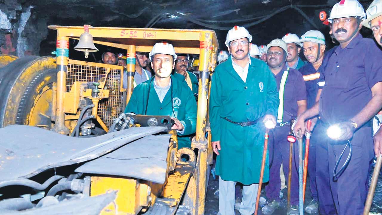 యంత్రాలతో ఉత్పత్తిని పెంచాలి