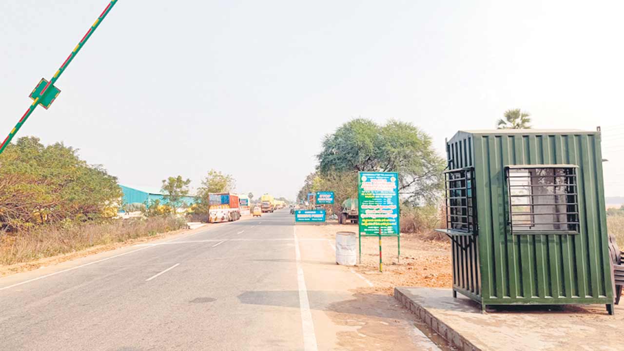 చెన్నూర్‌లో అడుగు పెడితే టోల్‌ కట్టుడే