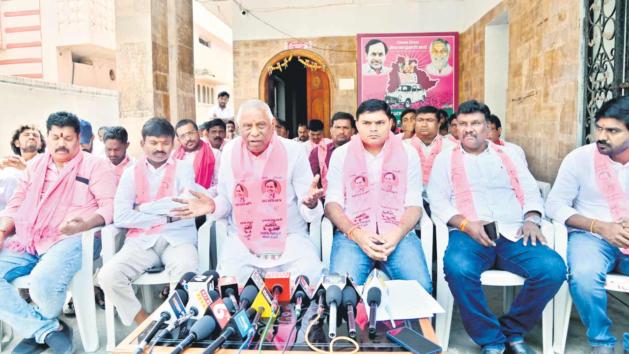 సీఎం వ్యాఖ్యలు హాస్యాస్పదం