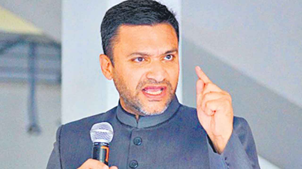 సర్వేలో తప్పుడు లెక్కలు.. అక్బరుద్దీన్‌ ఓవైసీ