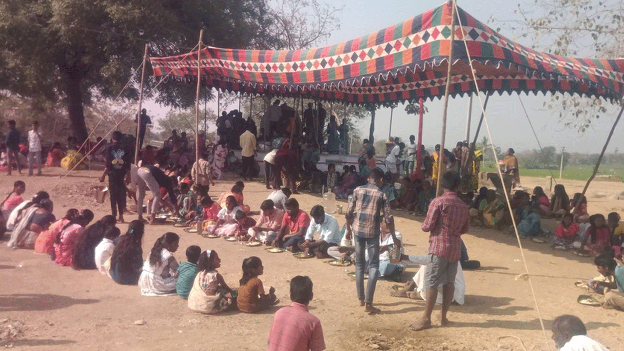 Annadanam | మహా శివరాత్రి సందర్భంగా ఆలయాల వద్ద అన్నదానాలు