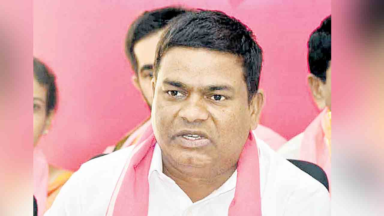 బీసీల నెత్తిపై కాంగ్రెస్‌ కత్తి