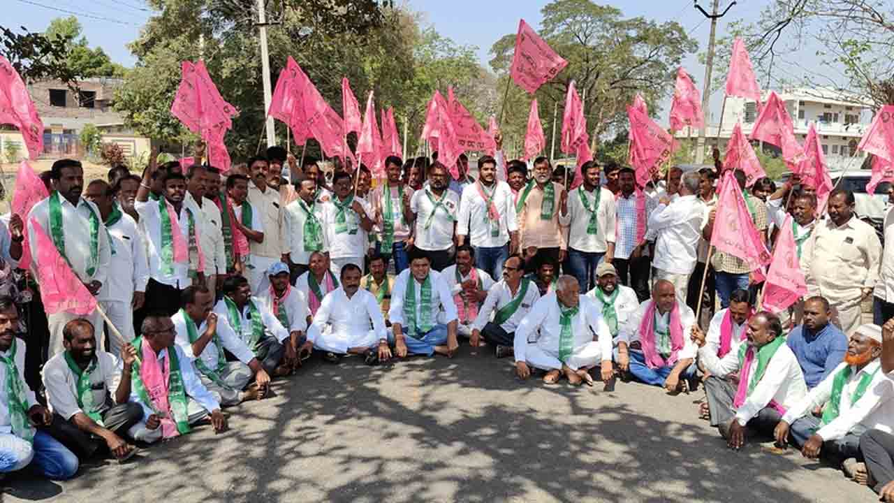 BRS dharna | ప్రభుత్వం ప్రకటించిన సన్నరకం ధాన్యానికి బోనస్ ఇవ్వాలని బీఆర్‌ఎస్‌ ధర్నా