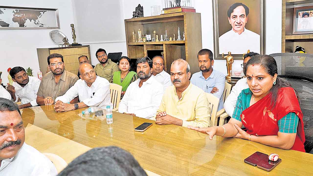 కవితతో బీసీ సంఘాల భేటీ