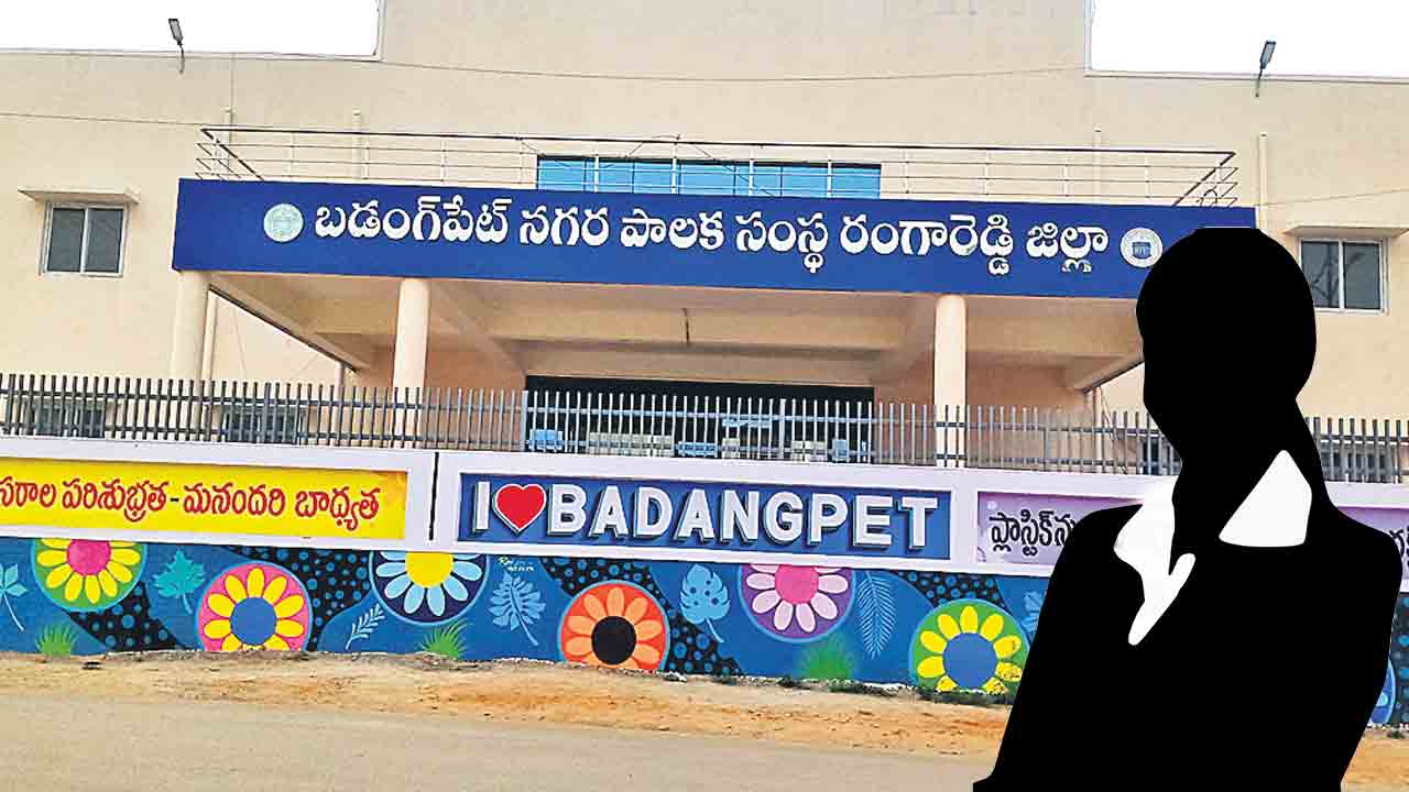 బడంగ్‌పేట మున్సిపల్‌ కమిషనర్‌పై కలెక్టర్‌కు ఫిర్యాదు