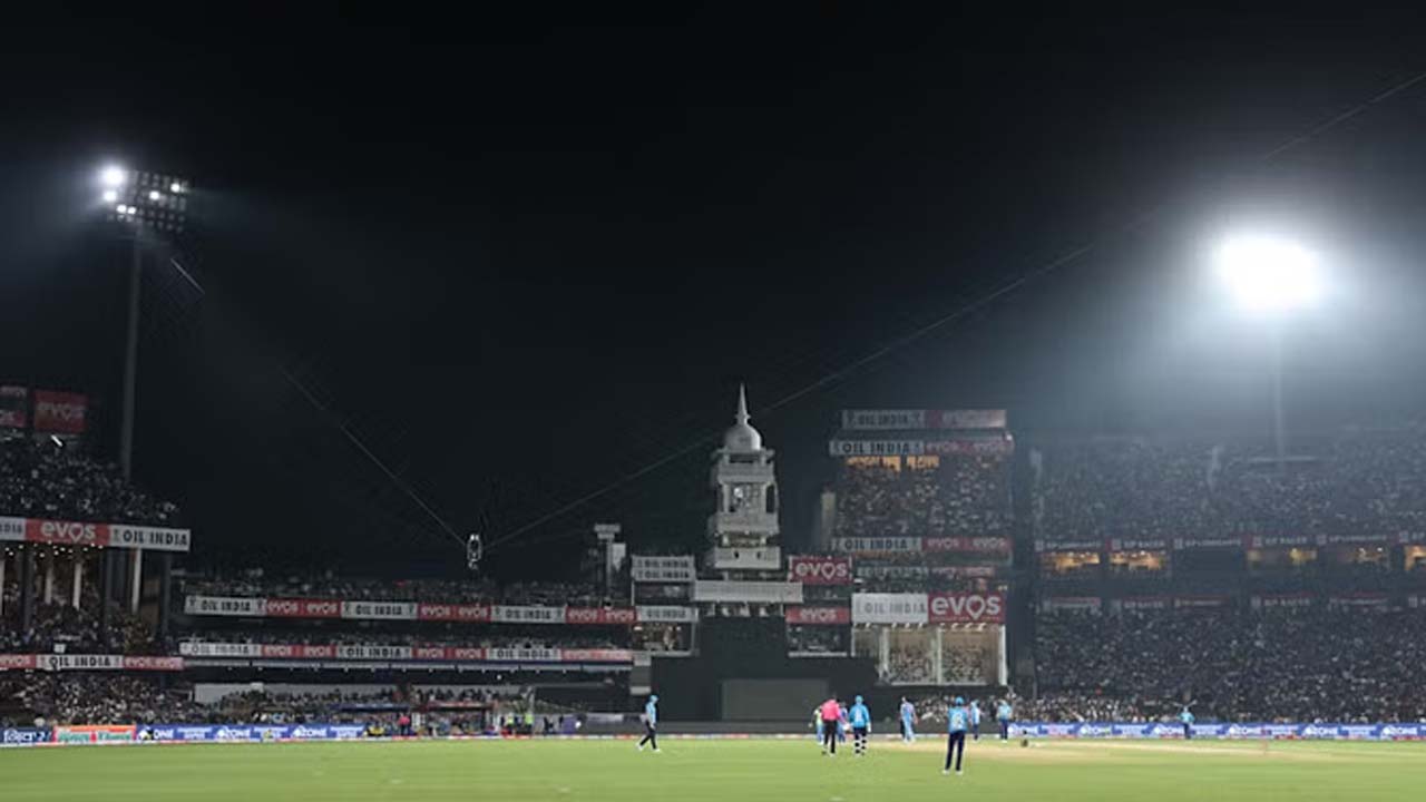 IND Vs ENG | బారాబతి స్టేడియంలో నిలిచిన ఫ్లడ్‌లైట్స్‌.. వివరణ కోరుతామన్న మంత్రి..!