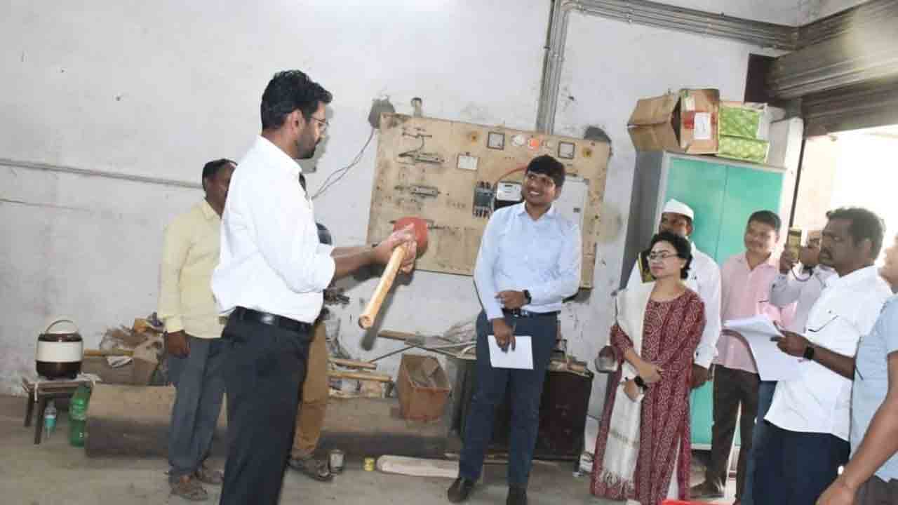 గిరిజనులు ఆర్థికాభివృద్ధి సాధించాలి