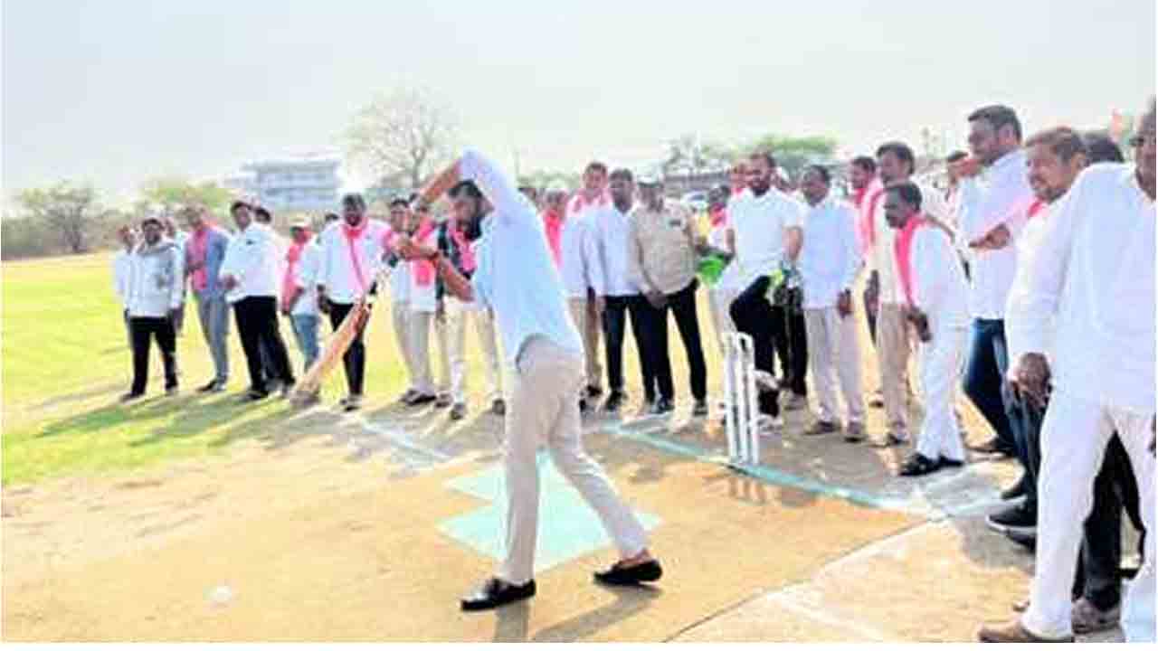 MLA Anil | క్రికెట్ పోటీలను ప్రారంభించిన ఎమ్మెల్యే అనిల్ జాదవ్