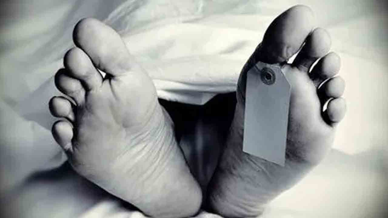 కుక్క కాటుకు బాలుడు మృతి