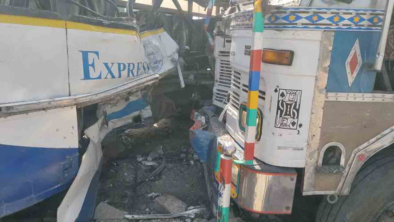 Accident | ఆర్టీసీ బస్సు- లారీ ఢీ.. 8 మంది ప్రయాణికులకు గాయాలు