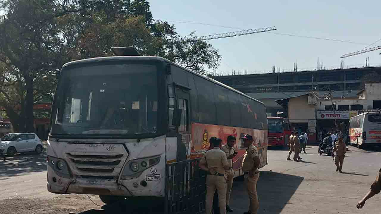 Woman Raped In Bus | రద్దీ బస్టాండ్‌లో ఆగి ఉన్న బస్సులో.. మహిళపై అత్యాచారం